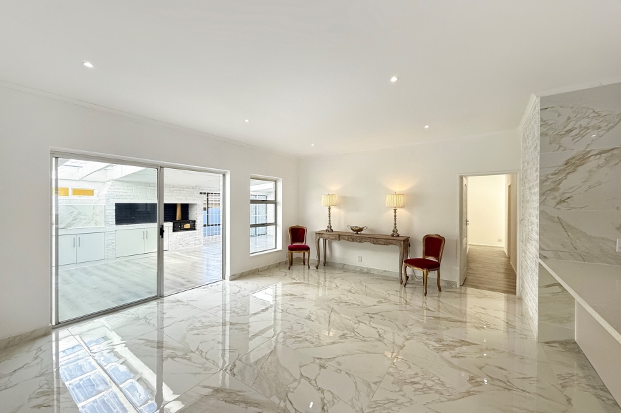 5 Bedroom Property for Sale in De Tijger Western Cape